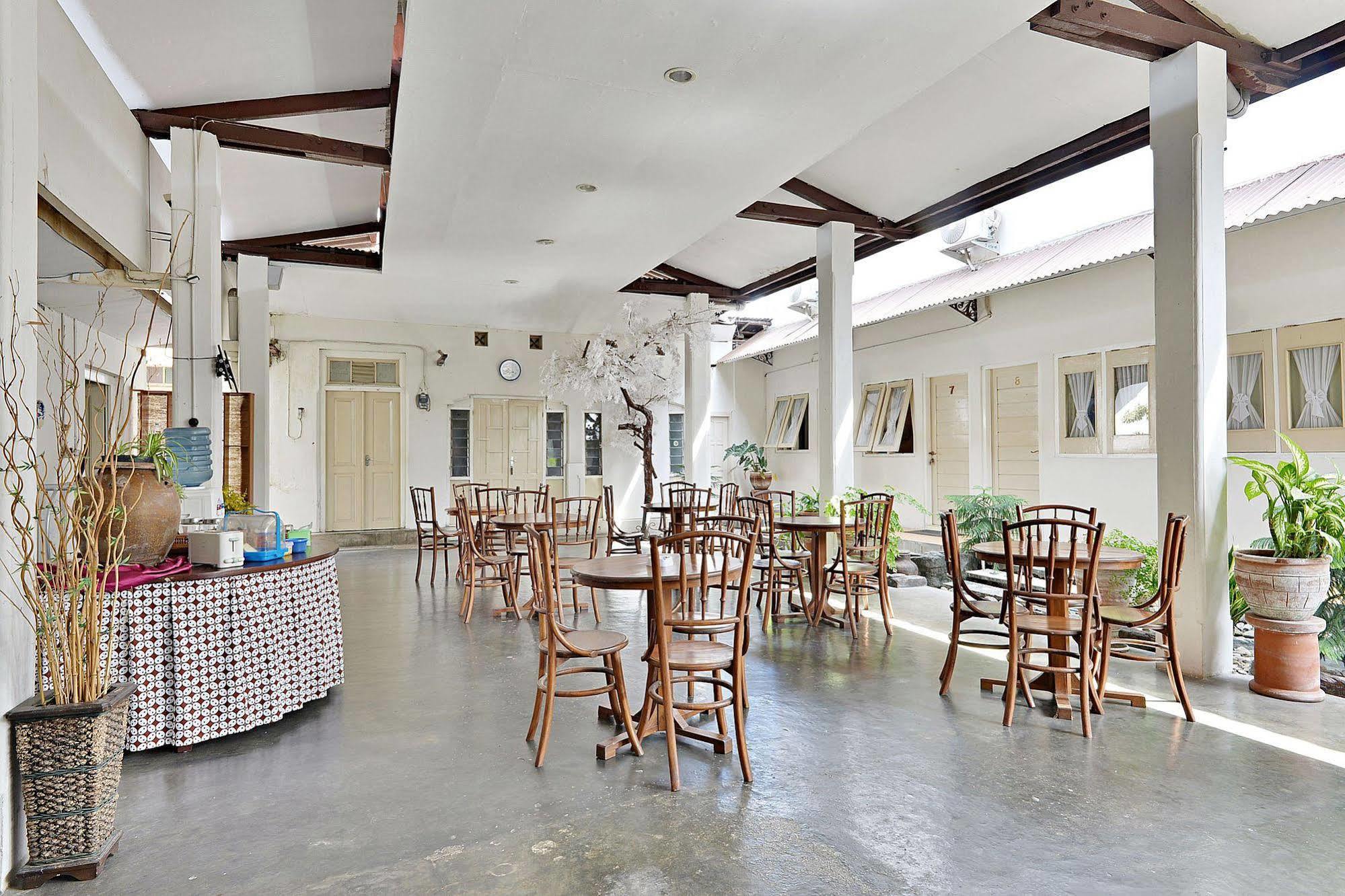 Zen Rooms Panembahan Kraton Джокьякарта Экстерьер фото