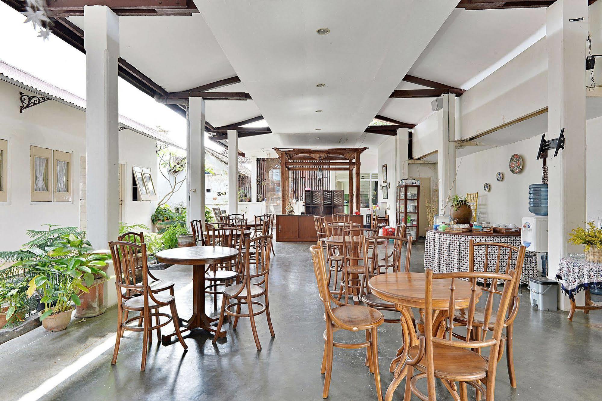 Zen Rooms Panembahan Kraton Джокьякарта Экстерьер фото